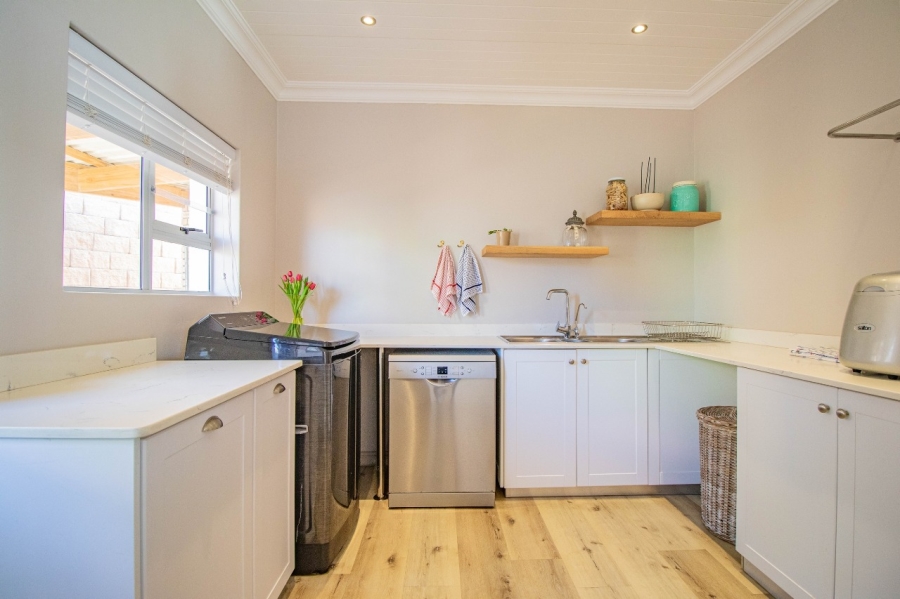 4 Bedroom Property for Sale in Hartenbos Heuwels Western Cape